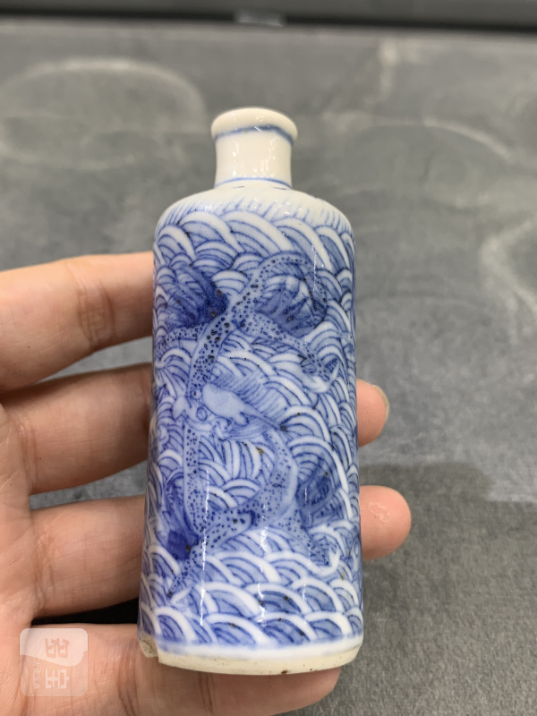 清晚期青花海八怪鼻烟壶 - 图5